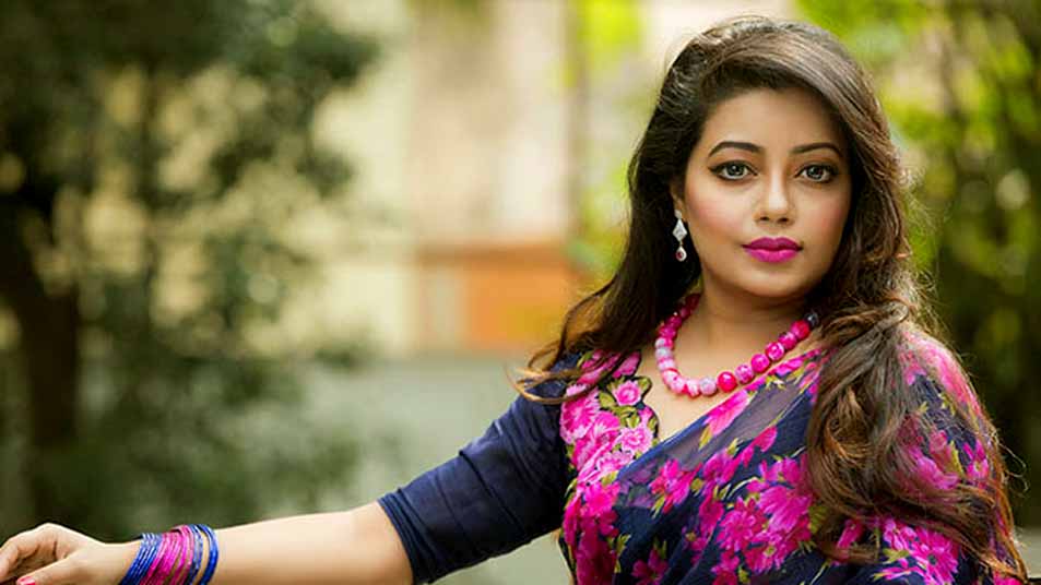 কন্ঠশিল্পী কনার জন্মদিন আজ